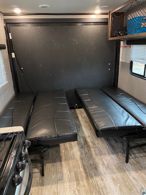 2019 Crossroads Zinger 248RR Toy Hauler, 28.92 feet x 8