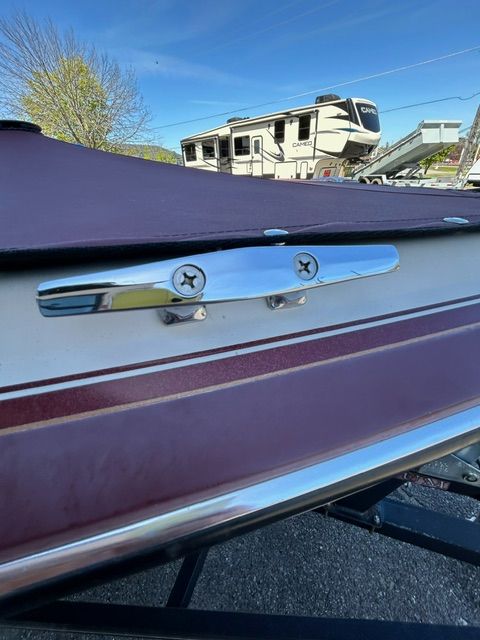 SOLD!!! Maxum 1999 Maxum 3.0 Liter Mercruiser stern dirve, 18 foot