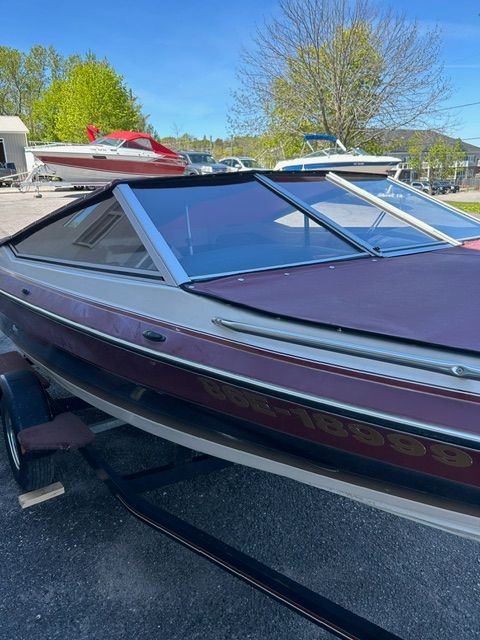 SOLD!!! Maxum 1999 Maxum 3.0 Liter Mercruiser stern dirve, 18 foot