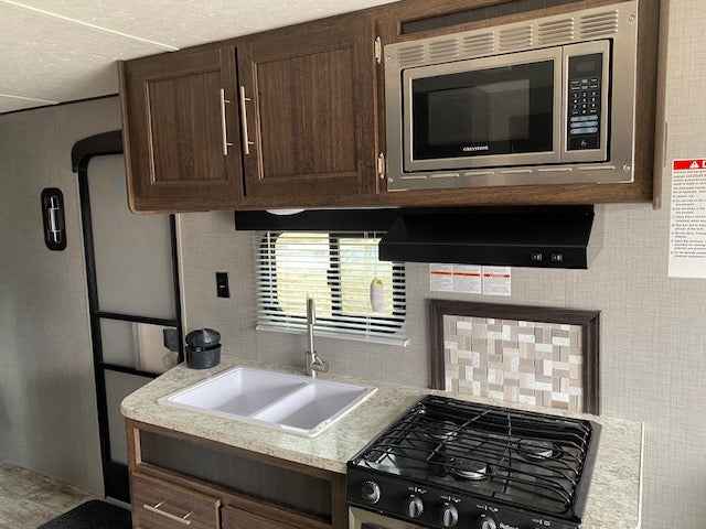 2019 Crossroads Zinger 248RR Toy Hauler, 28.92 feet x 8