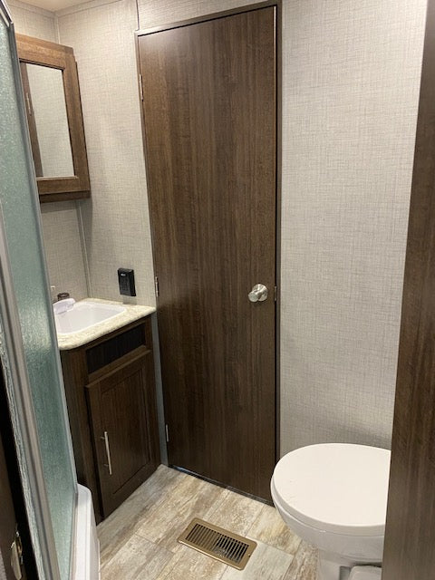 2019 Crossroads Zinger 248RR Toy Hauler, 28.92 feet x 8