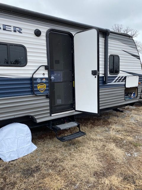 2019 Crossroads Zinger 248RR Toy Hauler, 28.92 feet x 8