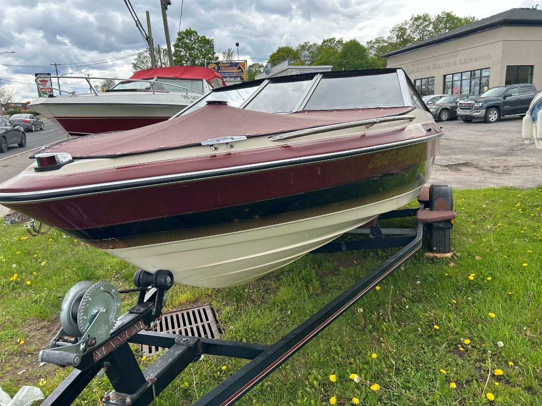 SOLD!!! Maxum 1999 Maxum 3.0 Liter Mercruiser stern dirve, 18 foot