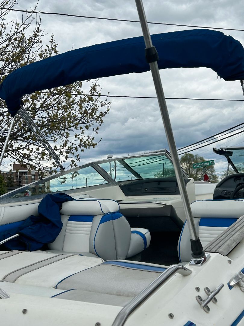 SOLD! 1993 Sea Ray 1993 21 ft Sea Ray Bowrider, 5 litre Mercruiser with Trailer